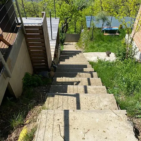 - F - Vyhlídka Nad řekou